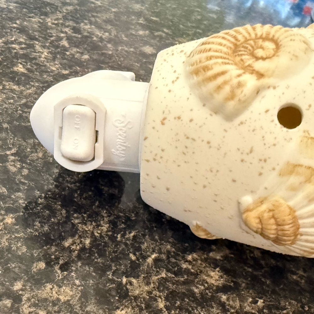 Scentsy Seashell Plug-In Shell Beach Decor Night Light Wax Warmer Retired - Picture 12 of 12
